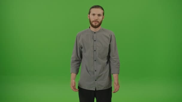 Sinirli Sakallı Genç Adam Portresi Denim Shirt Giyen Öğrenci Duygusal — Stok video