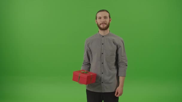 Young Motivated Bearded Man Denim Shirt Visar Röd Presentask Med — Stockvideo