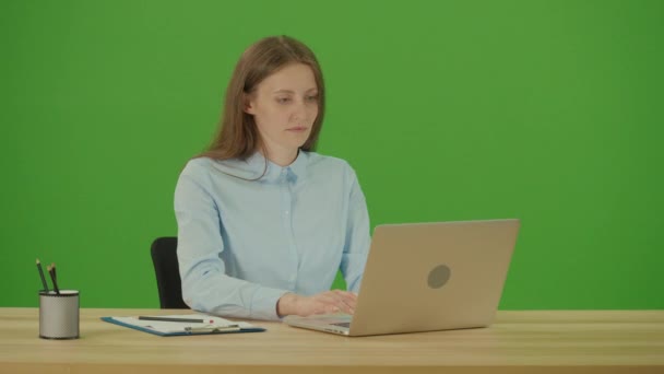 크로마 Young Pretty Motivated Student Typing Laptop Working Internet Doing — 비디오