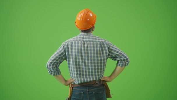 Green Screen Back View Young Πολιτικός Μηχανικός Φορώντας Καρό Πουκάμισο — Αρχείο Βίντεο