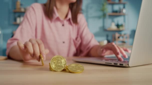 Close Gold Btc Coins Successful Young Woman Hold Home Inglés — Vídeo de stock