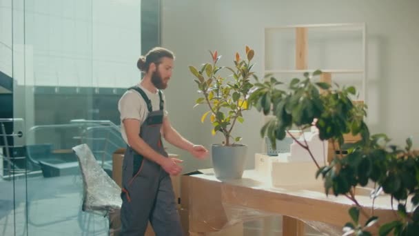 Çalışanlardan Oluşan Ekip Müşterilerin Taşınmasına Yardım Ediyor Nakliye Paketleme Şletme — Stok video