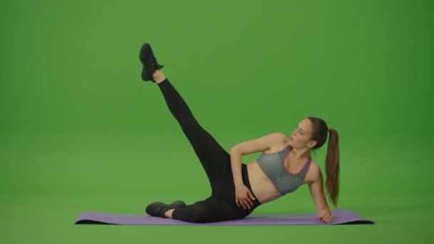 Spor Giyim Güçlü Formda Bir Kadın Antrenman Yapıyor Kalori Yakıyor — Stok video