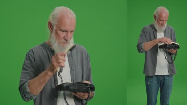 2比1的分割绿色屏风蒙太奇 一个留着灰胡子的老人正在用老式电话交谈 对复古留声机的怀念 经典电话与老年人的设计 — 图库视频影像