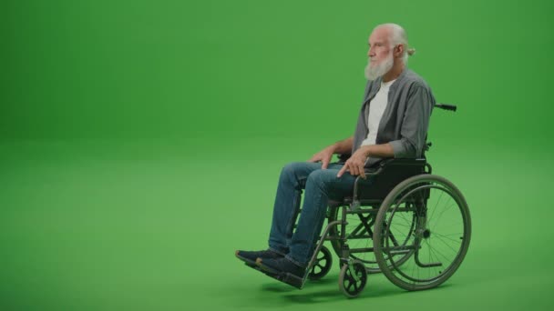 Zöld Vetítés Szomorú Kerekesszékes Öregember Magányosnak Érzi Magát Közösségi Szociális — Stock videók