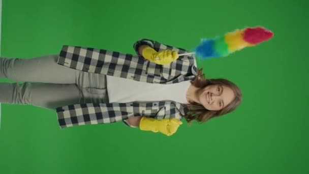 Vertical View Green Screen Portrait Smiling Young Woman Yellow Gloves — Stok Video
