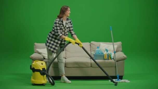 智能清洁技术 用家用电器进行环保清洁 — 图库视频影像