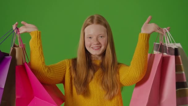 Zöld Vászon Tinédzser Lány Vásárlás Után Öröm Vásárlásokból Tökéletes Tárgyak — Stock videók