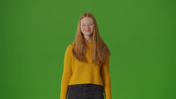 Pantalla Verde Teenage Girl Post Shopping Alegría Nuevas Compras Artículos — Vídeo de stock