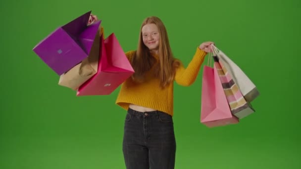 Πράσινη Οθόνη Εφηβική Κοπέλα Μετά Ψώνια Χαρά Από Τις Νέες — Αρχείο Βίντεο