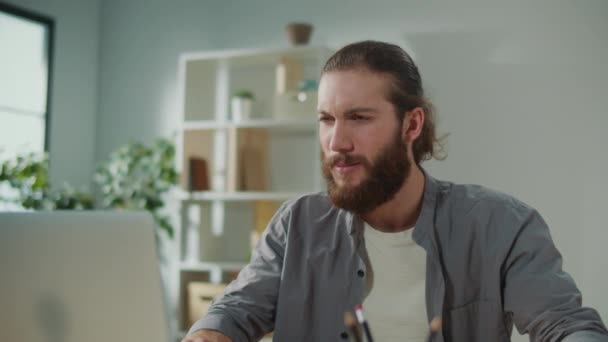 Man Freelancer Plotseling Voelen Tandpijn Tijdens Het Werk Man Overhemd — Stockvideo
