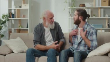 Nesiller boyunca genç adam ve yaşlı adam arasında derin sohbetler hayat, deneyim alışverişi, yürekten iletişim, duygusal destek, anlayış farklılıkları akıl hocalığı, aile değerleri tartışmaları.