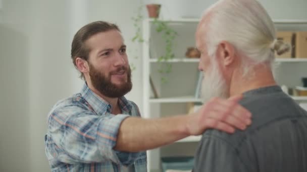 Family Conversation Young Elderly Men Talk Life Psychological Support Each — Stock Video