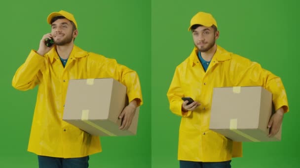 Green Screen Delivery Person Met Behulp Van Een Smartphone Zoeken — Stockvideo