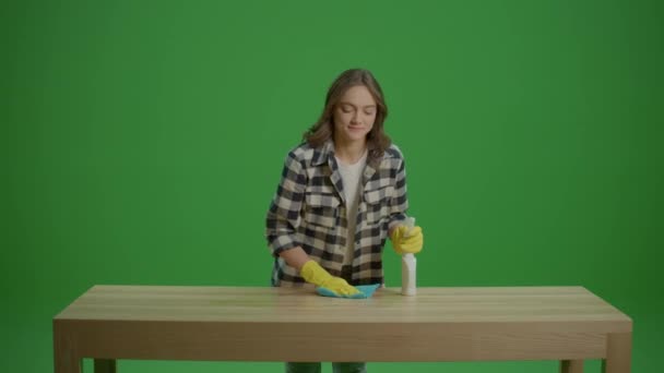 Green Screen Eine Lächelnde Junge Hausfrau Die Den Tisch Mit — Stockvideo