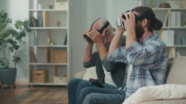 Nesiller arası VR etkileşimi: sanal gerçeklikte birlikte oynayan genç ve yaşlı insanlar, VR teknolojileri, joystick oyunları, yaşlı teknoloji eğitimi, aile eğlencesi, yenilikçi oyunlar yoluyla birleşme