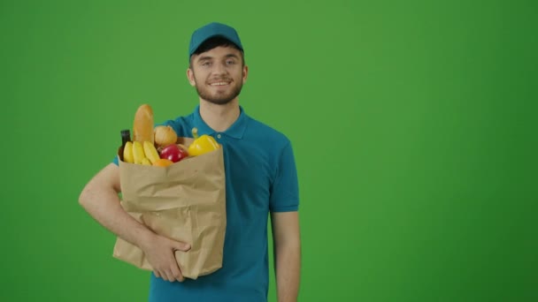 Yeşil Ekran Teslimatçısı Gıda Ile Kağıt Torba Getirdi Kurye Siparişi — Stok video