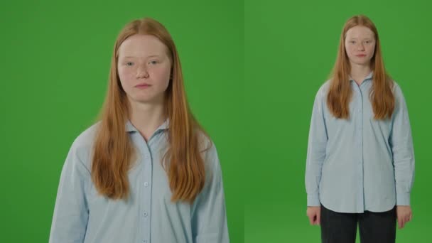 Split Grønn Skjerm Tenåringsjenta Peker Nedover Symboliserer Misnøye Eller Negativitet – stockvideo