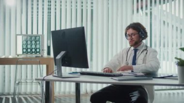 Doktor, Modern Ofis 'te Çalışma Programı, Kişiler Arası Randevular ve Çevrimiçi Danışmanlıkları Birleştiriyor. Tıp alanında Esnek Çalışma Ortamı kavramı, Hasta Erişiminin Geliştirilmesi