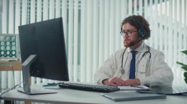 Doktor, Modern Ofis 'te Çalışma Programı, Kişiler Arası Randevular ve Çevrimiçi Danışmanlıkları Birleştiriyor. Tıp alanında Esnek Çalışma Ortamı kavramı, Hasta Erişiminin Geliştirilmesi