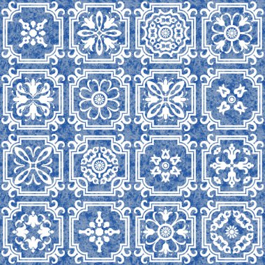 Beyaz geometrik ve çiçekli mavi karoların suluboya desenleri 