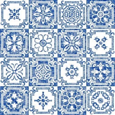 Azulejo seramik tarzında geometrik ve çiçekli suluboya desenli mavi fayanslar.