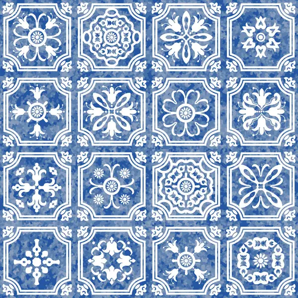 Beyaz geometrik ve çiçekli mavi karoların suluboya desenleri 