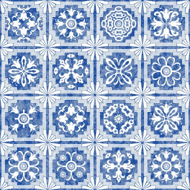 Beyaz geometrik ve çiçekli mavi karoların suluboya desenleri 