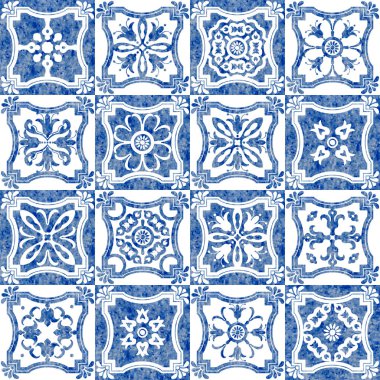 Azulejo seramik tarzında geometrik ve çiçekli suluboya desenli mavi fayanslar.