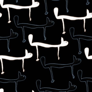 Siyah arka planda izole edilmiş siyah ve beyaz kediler tarafından çizilmiş kusursuz el deseni.