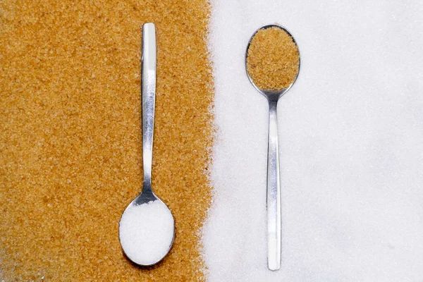 Löffel Brauner Zucker Und Raffinierter Zucker Umgekehrter Weise — Stockfoto