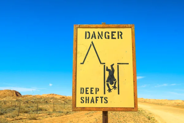 Close Danger Cave Deep Shafts Road Sign Coober Pedy Underground — Stock Photo, Image