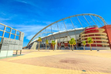 Doha, Katar-21 Şubat 2019: Khalifa National Stadium, tamamlanmış ve yenilenmiş, tamamen Klima ile kaplı, Aspire Park Katar ana stadyum, 2022 Dünya Kupası ev sahipliği yapacak.
