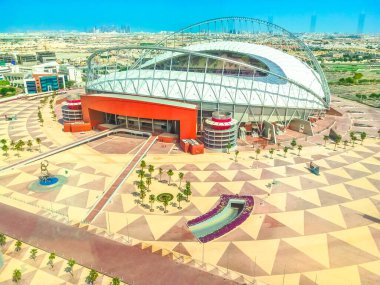 Doha, Katar - 21 Şubat 2019: Halife Stadyumu, Aspire Park 'ta bulunan ve 2022 Dünya Kupası' nı klimayla kaplayan ilk stadyum. Üst görünüm.