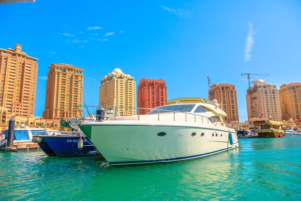 Doha Qatar Febrero 2019 Barcos Lujo Atracados Porto Arabia Pearl — Foto de Stock