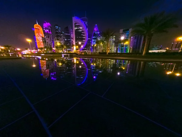 Nocna Scena Dauhańskiej Panoramy Katarze Malowniczy Pejzaż Miasta West Bay — Zdjęcie stockowe