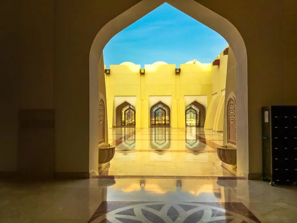 Doha Qatar Febrero 2019 Arcade Con Vistas Atrio Interno Mezquita — Foto de Stock