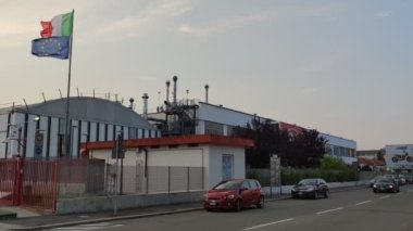 Bologna, Borgo Panigale, İtalya - 23 Temmuz 2021: İtalya 'da üretilen Ducati İtalyan motosiklet fabrikası. Avrupa ve İtalyan bayraklı ünlü İtalyan motosikletleri.