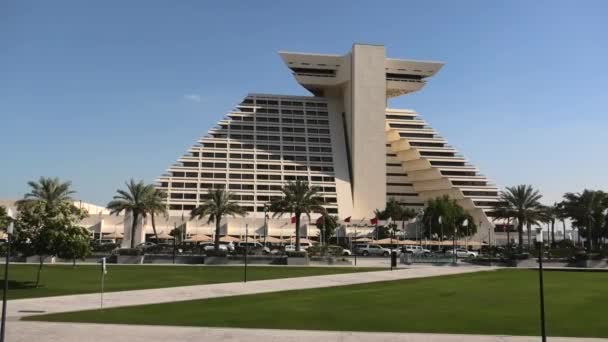 Doha Qatar Лютого 2019 Sheraton Hotel Doha West Bay Picturesque — стокове відео
