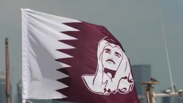 Doha Qatar Feb 2019 Qatar Flagga Med Emir Tamim Bin — Stockvideo