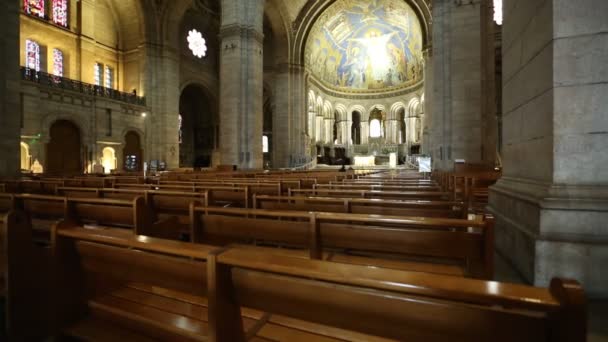 フランス 2017 パリのサクレ クール寺院モンマルトル ゴシック様式の大聖堂の身廊 教会の内部 — ストック動画
