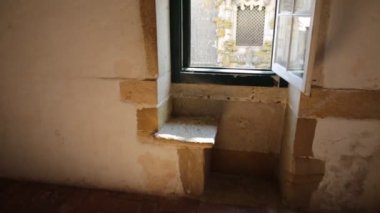 Tomar, Portekiz - 10 Ağustos 2017: Claustro 'yu Micha' dan ya da Claustro da Micha 'dan, Tapınak Kalesi' ndeki İsa Manastırı 'nın kuzeyinde görme umudu. Unesco Heritage ve Avrupa 'da popüler.
