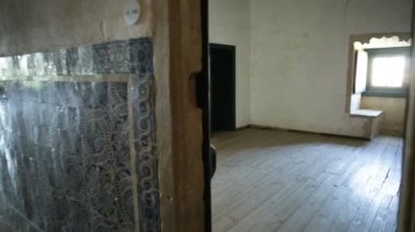 Tomar, Portekiz - 10 Ağustos 2017: Santa Barbara manastırının POV hava manzarası. İsa Manastırı Tomar, Portekiz 'de bir Tapınak Şatosu' dur. Manastırın havadan görünüşü.
