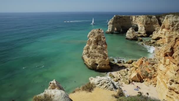 Portekiz Deki Praia Marinha Sahili Algarve Sahili Nin Doğal Kemerleriyle — Stok video