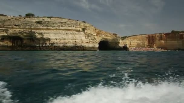 Морская Панорама Золотых Скал Прая Бенагиль Алгарве Лагоа Португалии Европа — стоковое видео