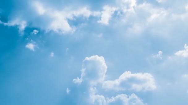 Napfényes Kék Mozgó Felhőkkel Időeltolódás Fénymásolási Hellyel — Stock videók