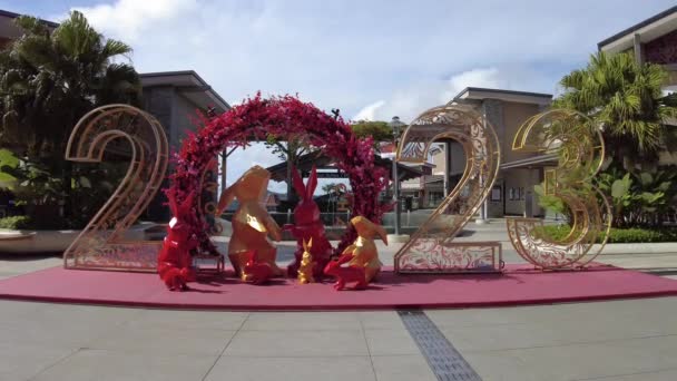 Kuala Lumpur Malaysia January 2023 Statues Cute Golden Rabbits Chinese — Vídeo de stock