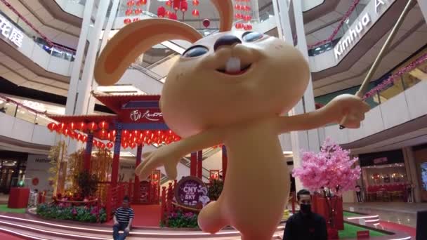 Sky Avenue Mall Kuala Lumpur Malaysia January 2023 Cute Golden — Vídeo de Stock