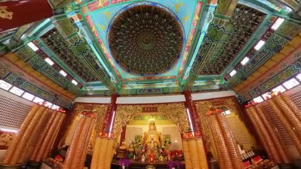 マレーシアのクアラルンプール 2023年1月 中国の海の女神マズをイメージした内部祈りのホールでの天后宮のトップビュー その神聖な場所と観光客のための好きな目的地 — ストック動画