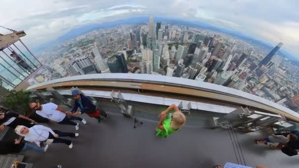 Kuala Lumpur Malaysia 2023 People Enjoying Top Panorama Kuala Lumpur — Stok video
